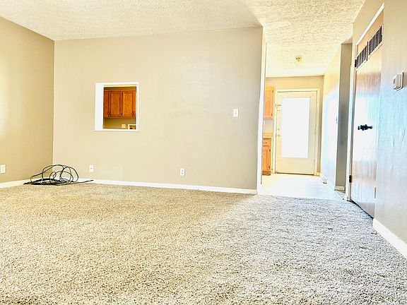 3rd image of 605 Sara St