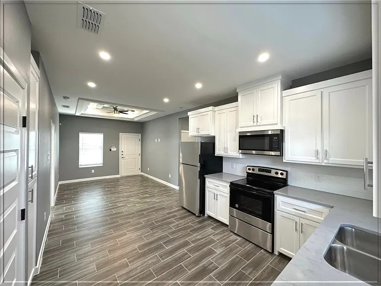 3104 W Driftwood St #2 — Photo 7