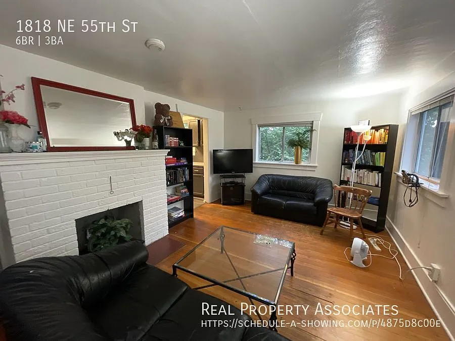 University District Home — Photo 2