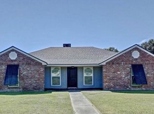 101 Irish Bend Dr, Youngsville, LA 70592