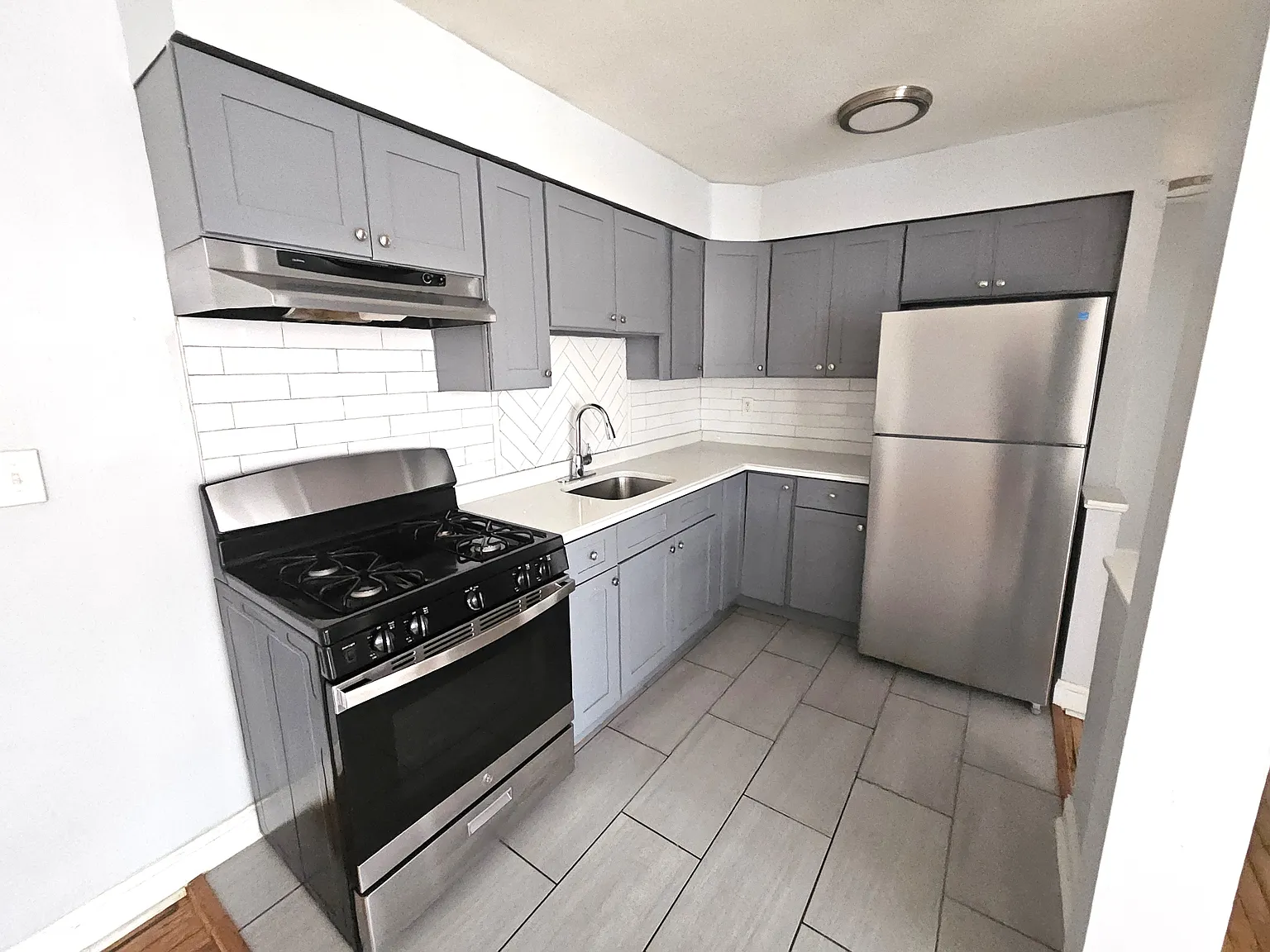 2 bed, 1000 sqft, $2,100 — Photo 1