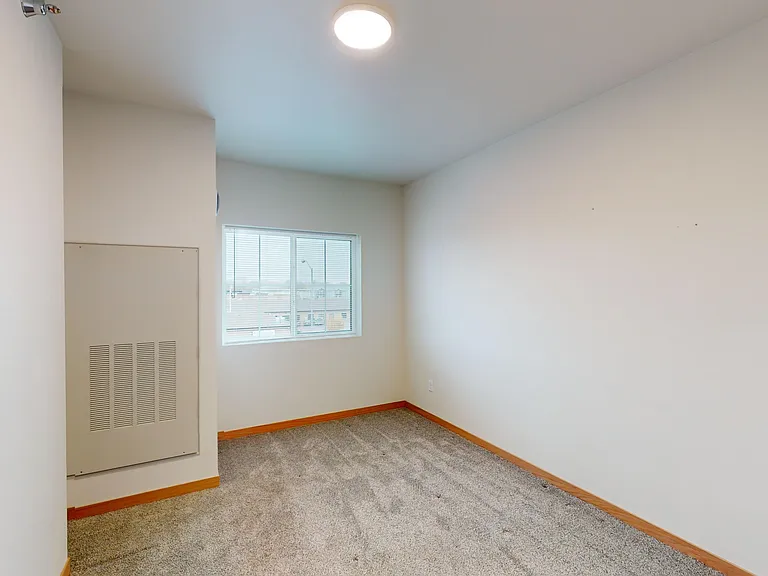 210-200 N Heritage Pkwy — Photo 13