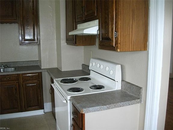 4th image of 9561 19th Bay St