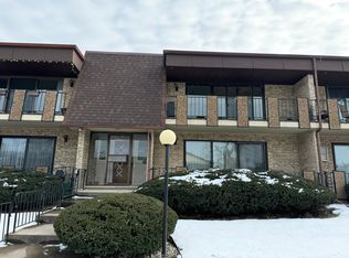 9105 S Roberts Rd APT 2B, Hickory Hills, IL