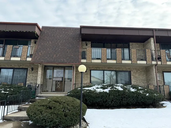 9105 S Roberts Rd APT 2B, Hickory Hills, IL 60457