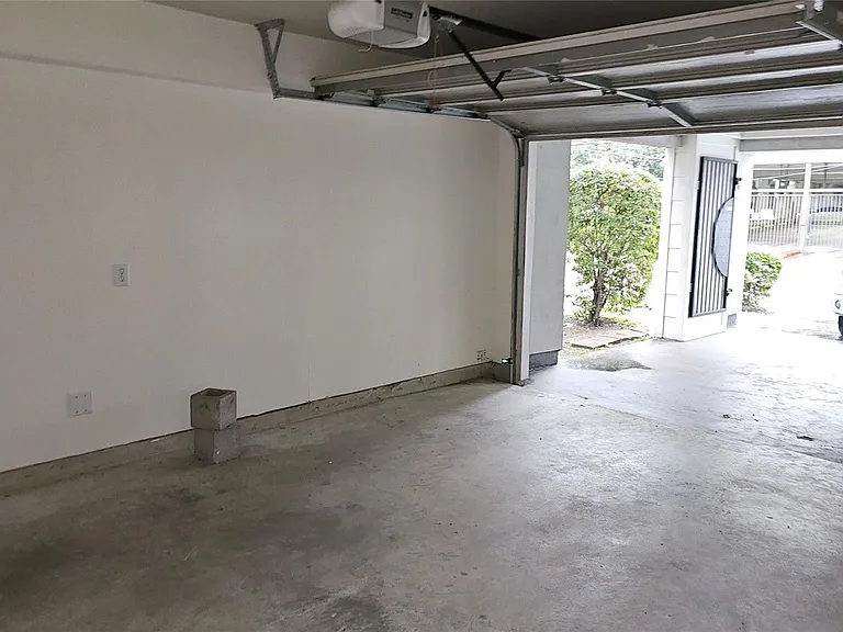 2301 Camden Dr #B — Photo 40