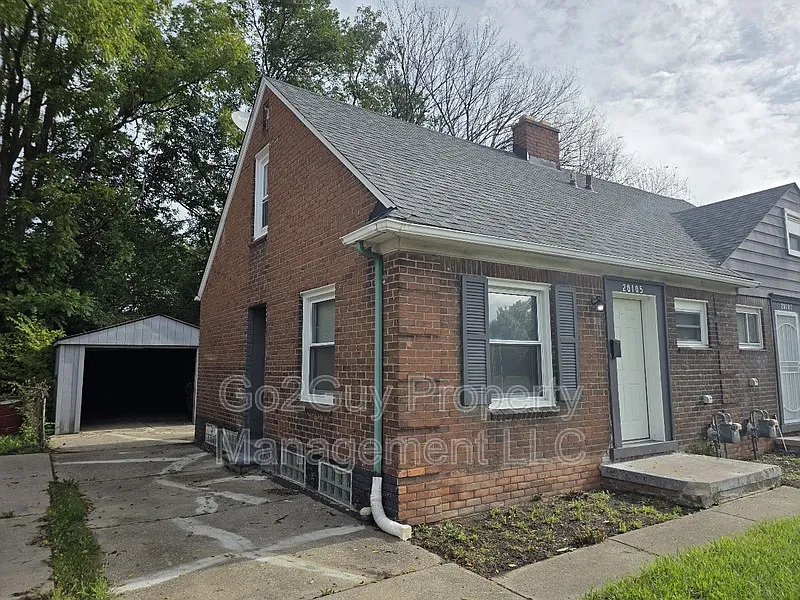 3 bed, 1.0 bath, 850 sqft, $1,325 — Photo 2