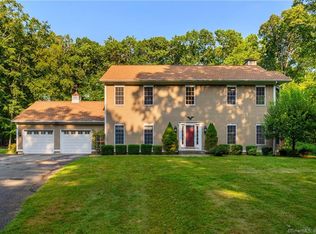 4 High Acre Dr, New Fairfield, CT 06812