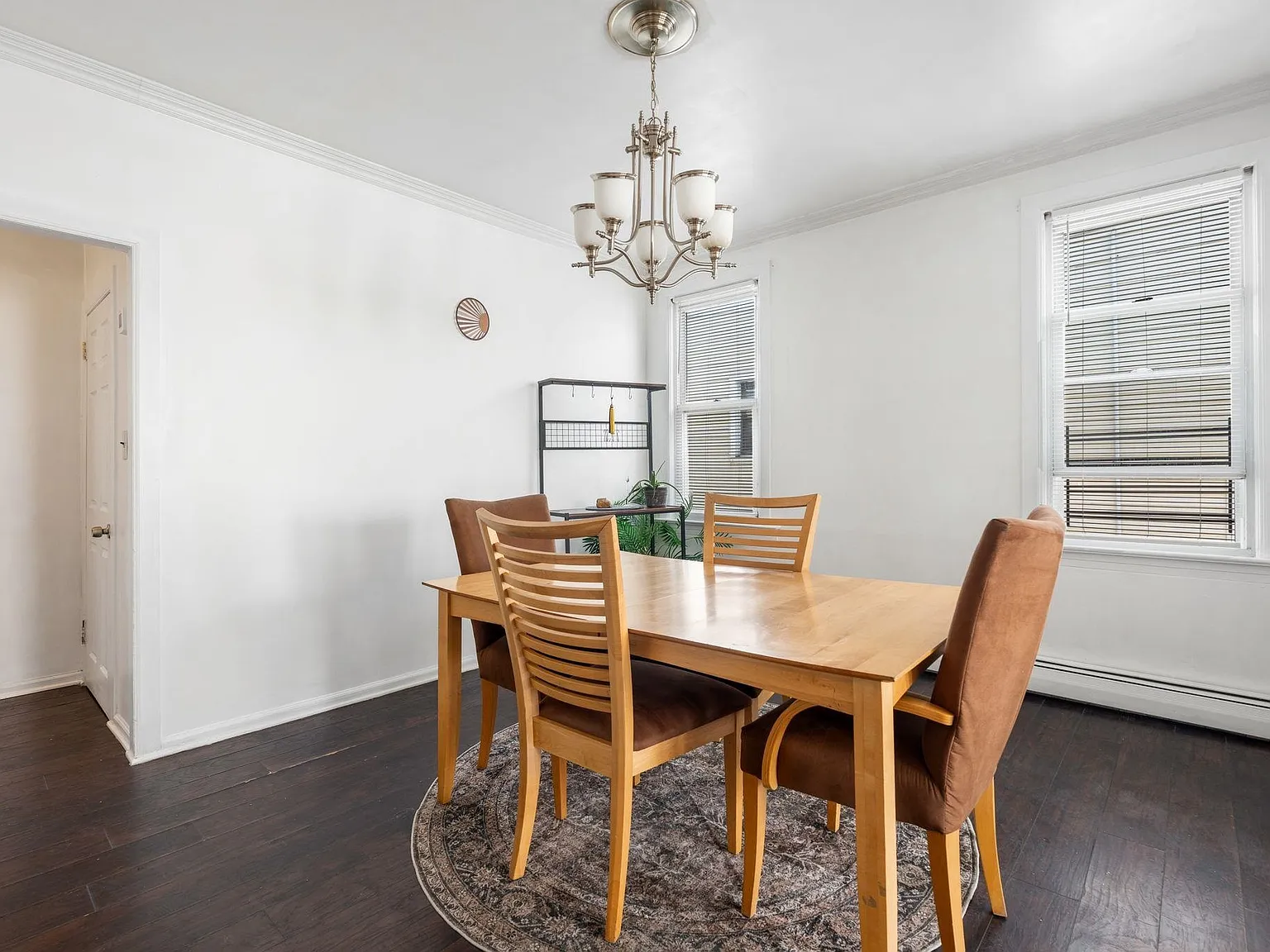 3 bed, 2.0 bath, 880 sqft, $3,300 — Photo 4