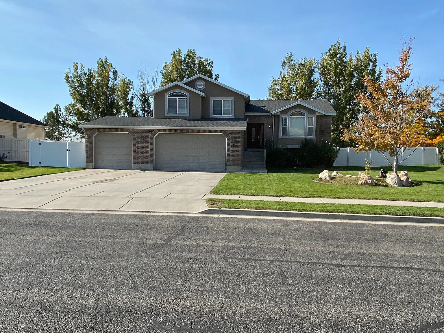 2549 W Remuda Dr — Photo 1