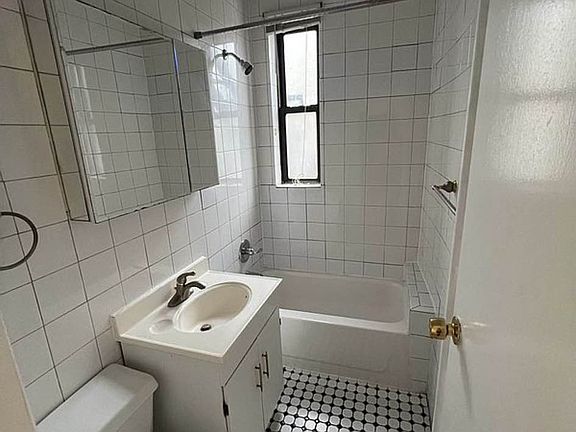 3rd image of 3111 32nd St #11