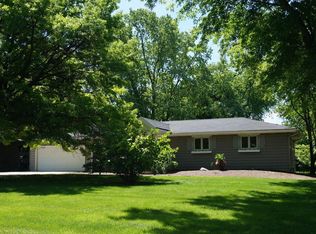 730 E Bauer Rd, Naperville, IL 60563