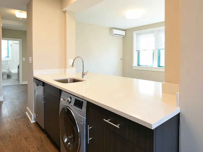Embassy Tower Apartments — Photo 9