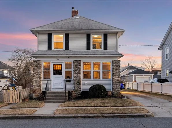 16 Leah St, North Providence, RI 02911