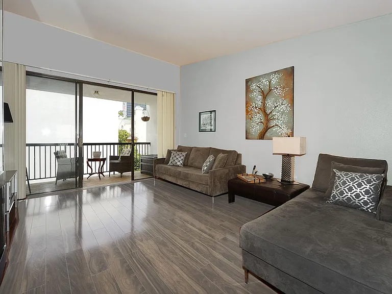 Living room vaulted ceilings