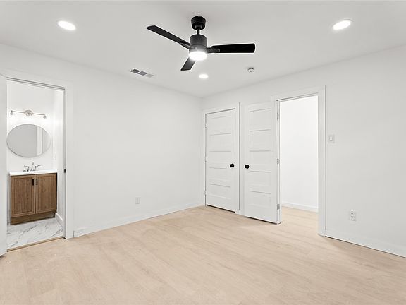 3rd image of 110 Hackberry St