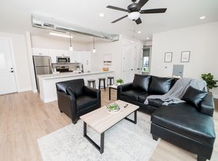 405 S 5th St #302, Champaign, IL 61820