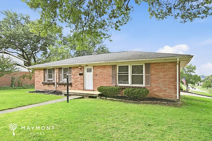 3 bed, 1.5 bath, 1296 sqft, $1,745 — Photo 2
