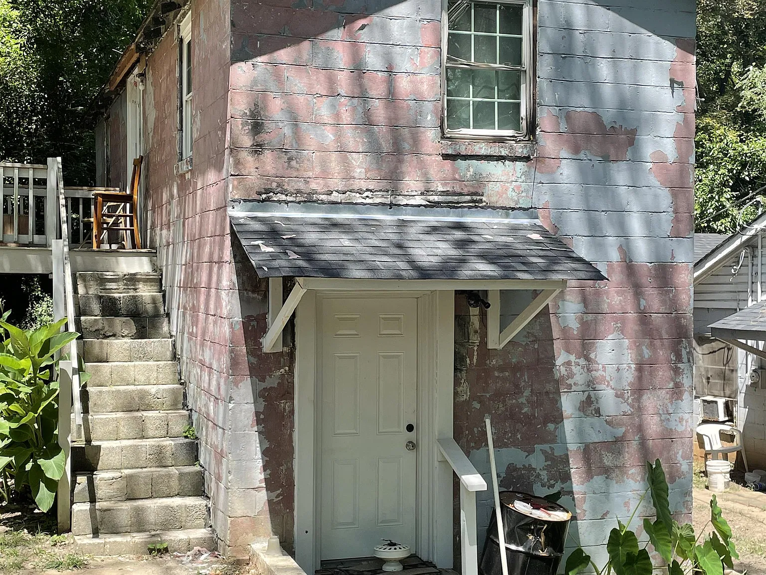 615 Hall Ave - B — Photo 1