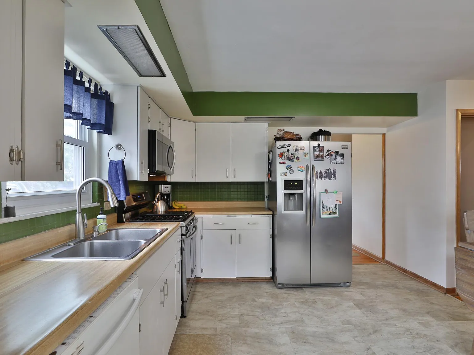 4 bed, 2313 sqft, $2,950 — Photo 2