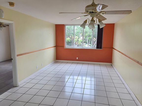 5th image of 3253 Riverside Drive #D-301