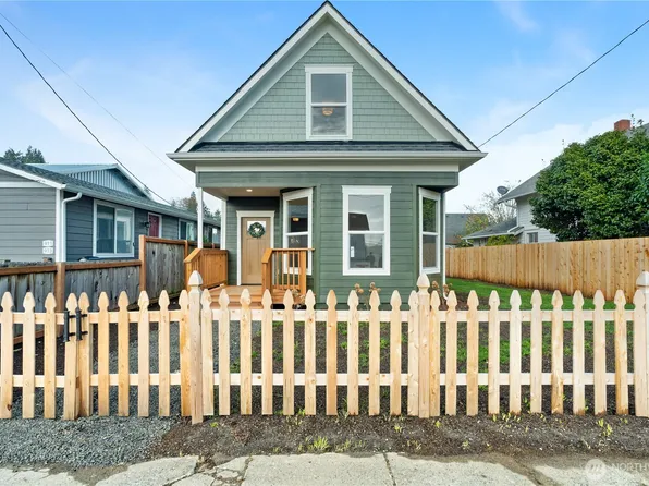 915 Eklund Avenue, Hoquiam, WA 98550