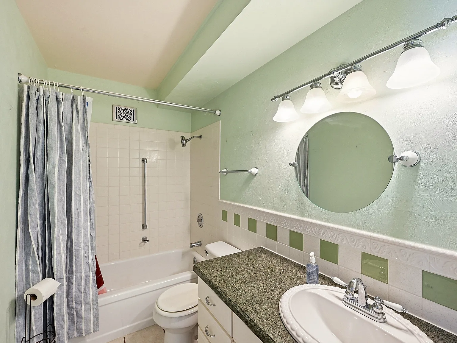 2 bed, 945 sqft, $1,500 — Photo 4