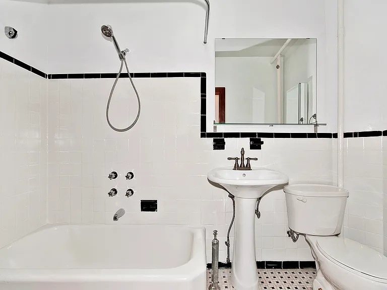 139 Henry St #4 — Photo 5