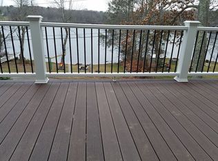 21 Lakeview Rd, Moodus, CT 06469