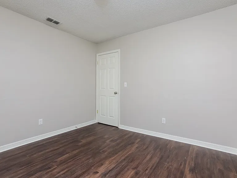 1833 Iroquois Dr — Photo 13