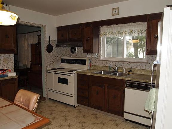 4th image of 329 Highfield Dr