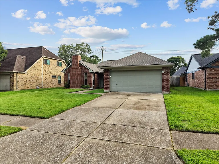 15834 Constitution Ln — Photo 2