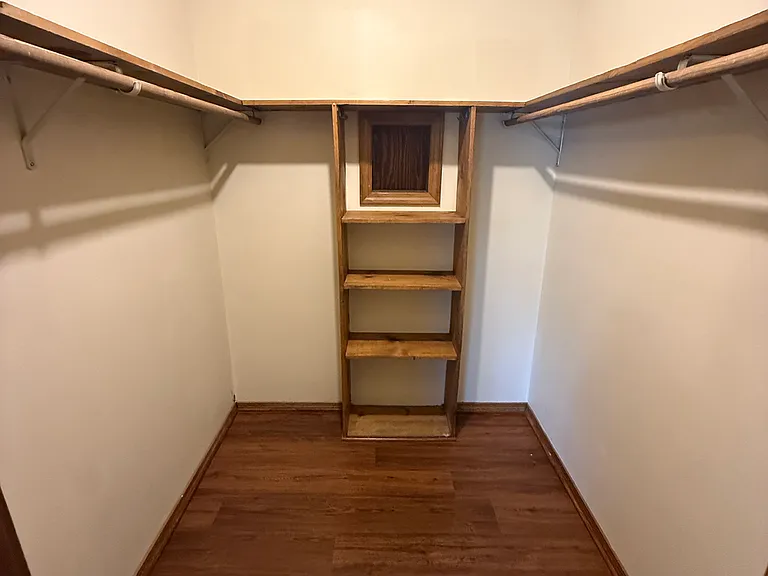 2632 W C St — Photo 13