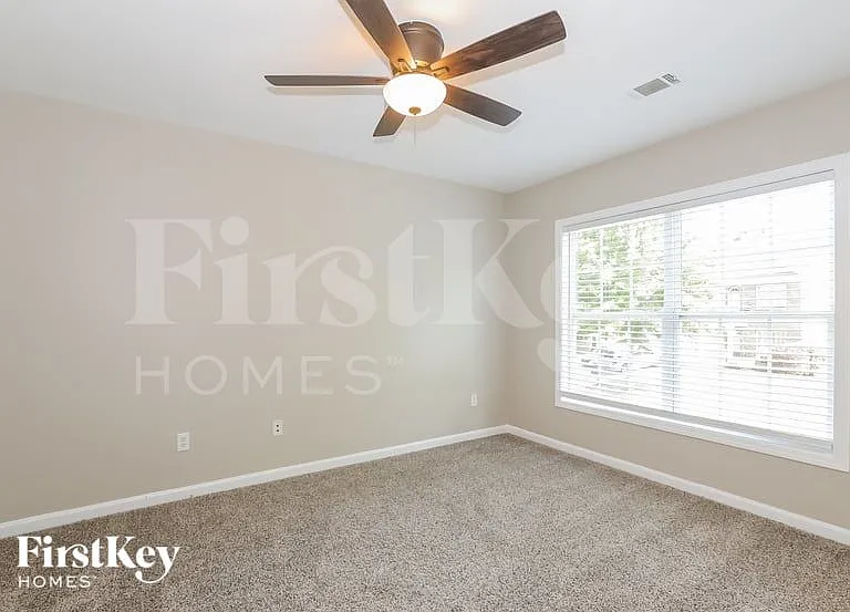1530 Hedington Cir — Photo 9