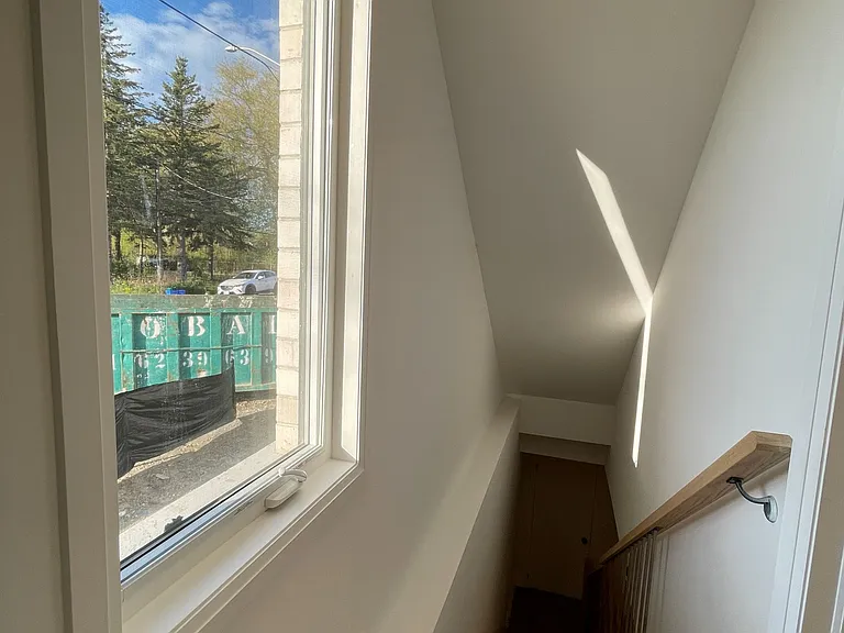 2 Persica St #MAIN BASEMENT — Photo 4