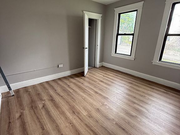 5th image of 141 Draher Ave #3