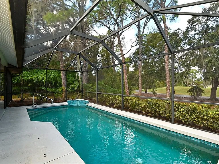 3866 Surrey Ct — Photo 45