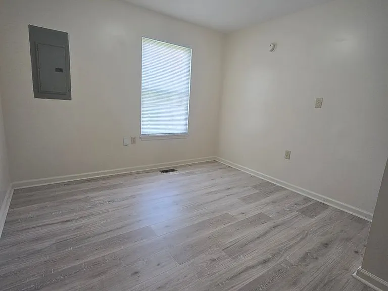 122 Madison Spgs — Photo 5