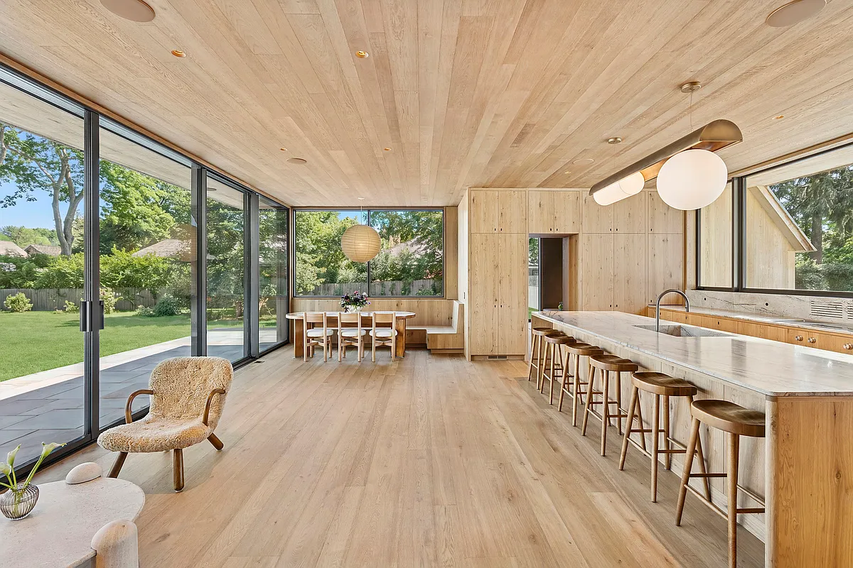 Building Photo - Oak Ln