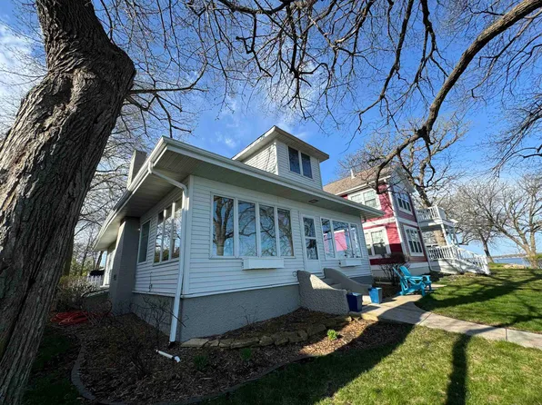 196 Park Pl, Arnolds Park, IA 51331