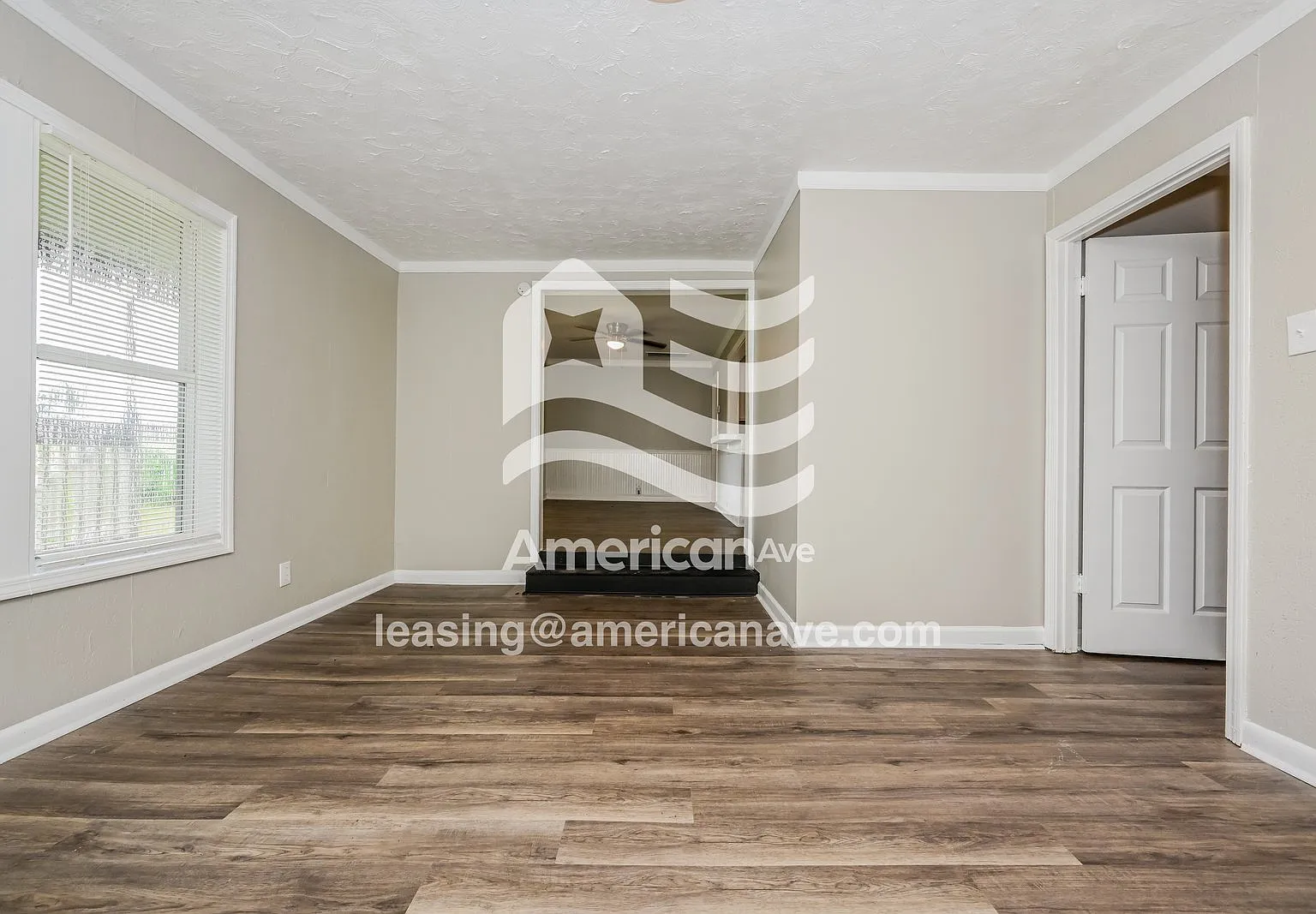 3 bed, 2.0 bath, 1044 sqft, $1,866 — Photo 3
