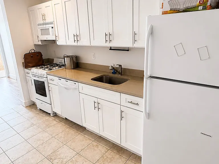 2421 Arthur Ave #PENTHOUSE — Photo 9