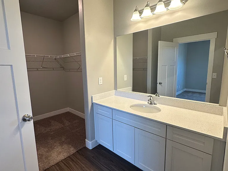 1087 N Sawtooth Way #GG203 — Photo 9