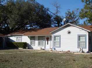 958 Baker Ave, Seguin, TX 78155