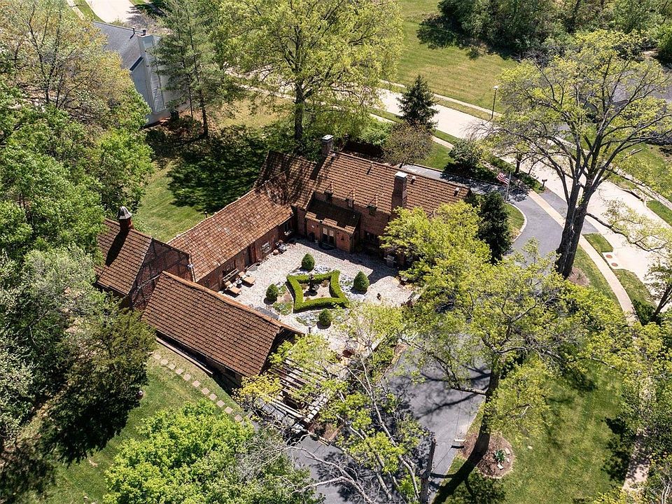 440 Hunters Hill Dr, Chesterfield, MO 63017 | Zillow