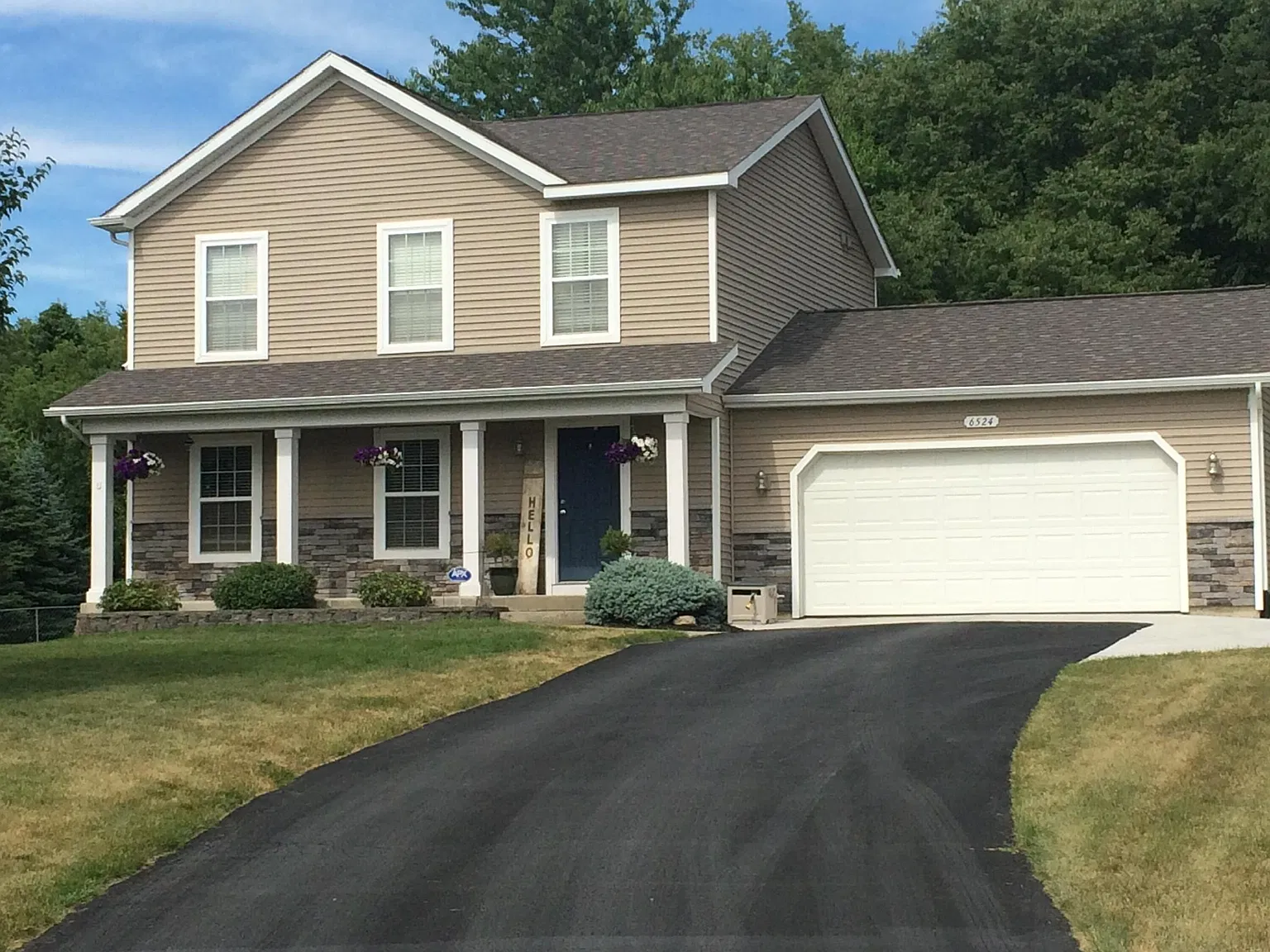 3 bed, 3.5 bath, 2400 sqft, $2,700 — Photo 1