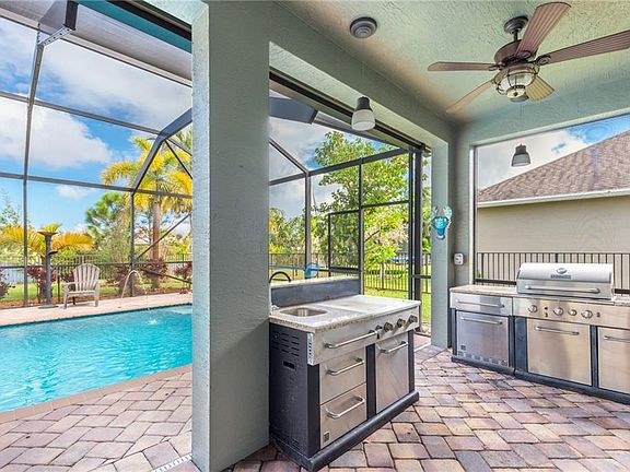 4th image of 516 SW Sun Cir
