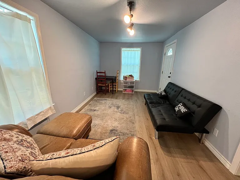 823 W Martin Luther King Dr — Photo 5