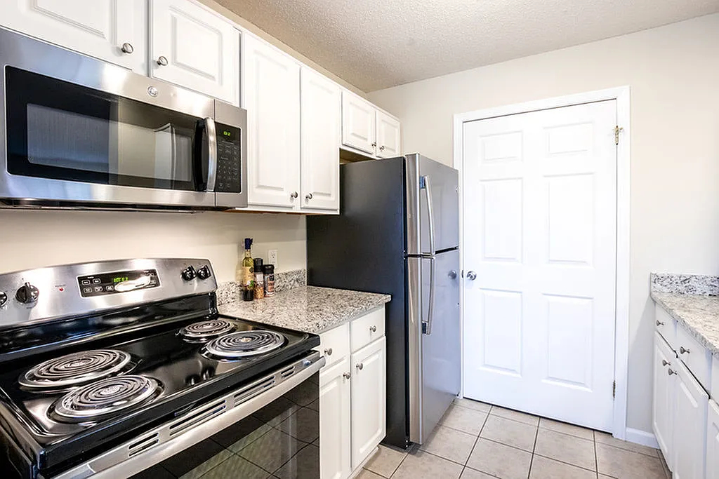 Autumn Creek Apartments — Photo 4
