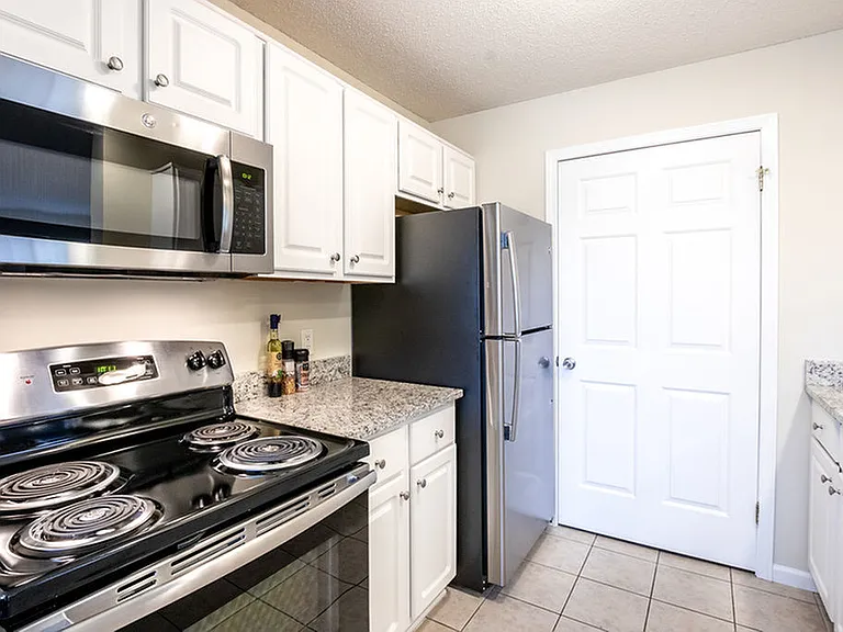 Autumn Creek Apartments — Photo 4
